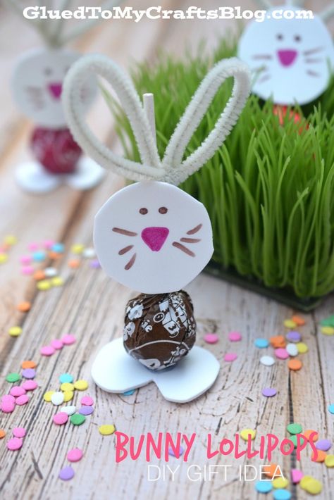 Bunny Lollipops - DIY Gift Idea Lollipops Diy, Easter Favors, Easter Preschool, Easter Inspiration, Easter Decorations Dollar Store, Decorations Table, Easter Projects, Easter Decorations Vintage, Easter Decorations Kids