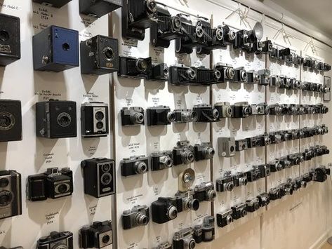 Camera Museum – London, England - Atlas Obscura Antique Camera Display, Frame Arrangement, Dark Room Photography, Scandinavian Dining Room, Camera Store, Antique Cameras, Camera Art, Bed Design Modern, Classic Camera