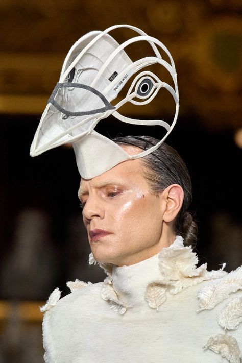 Thom Browne Couture, Thom Browne 2023, Fall 2023 Couture, 2023 Couture, Menswear Accessories, Fashion Archive, Brown Fall, Couture Details, Head Piece