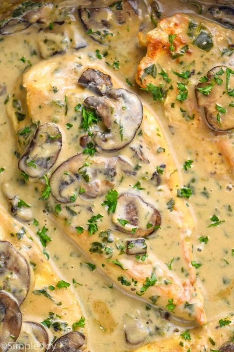 Mushroom Chicken is a rich and delicious weeknight dinner that comes together in 30 minutes with just a handful of ingredients. Best Clam Chowder Recipe, Chicken Paprika, Chicken Wine, Coconut Lime Chicken, Slow Cooker Casserole, Chicken Mushroom Recipes, Chicken Mushroom, Chicken Entrees, Chowder Recipes