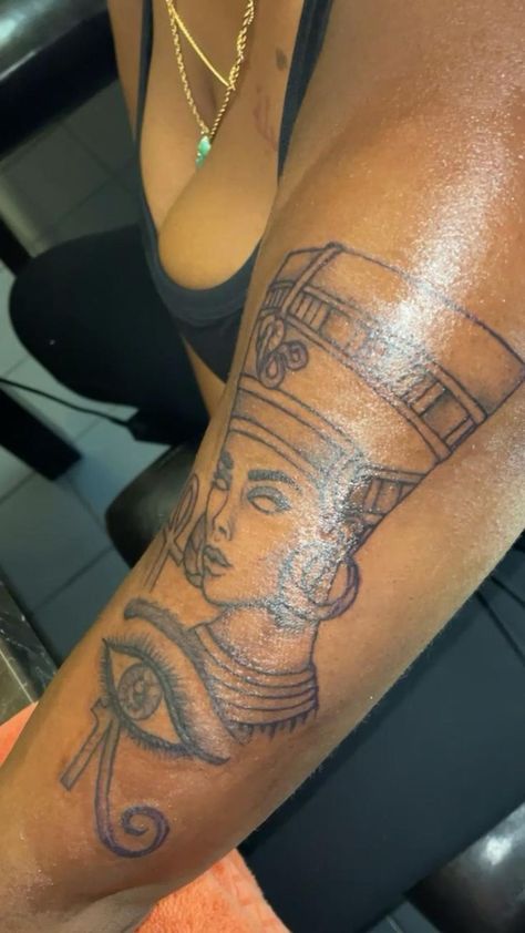 Sleeve Tattoos For Women Leg, Leg Tattoos Women Sleeve, Women Leg Tattoos, Tattoos For Women Leg, Egyptian Tattoo For Women, Egyptian Queen Tattoos, Dr Tattoo, Nefertiti Tattoo, Arm Tattoos Black