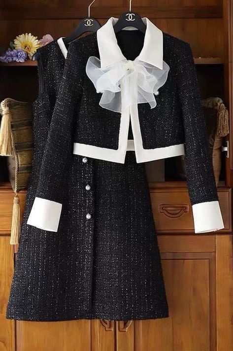 Winter Dress Black, Winter White Dress, Tweed Fashion, Black And White Dress, 가을 패션, Mode Inspiration, Classy Dress, Elegant Outfit, Coat Fashion