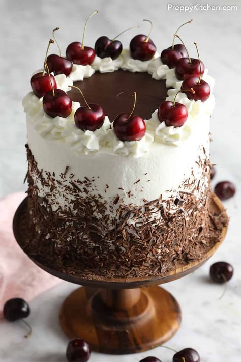 Black Forest Cake Decoration, Chocolate Cake Layers, Gateau Cake, Whipped Cream Cakes, Cake Photoshoot, Chocolate Cake Designs, Cherry Brandy, New Year's Cake, 6 Cake