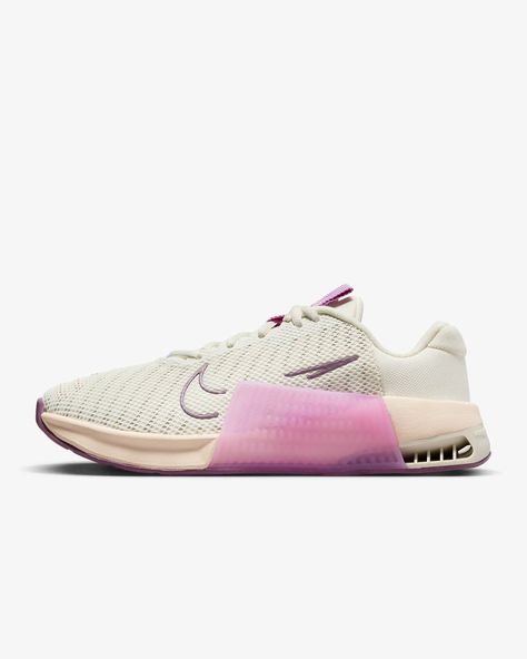 Nike Metcon 9 Women's Workout Shoes. Nike.com Workout Shoes Nike, Womens Workout Shoes, New Trainers, White Nike Shoes, Nike Metcon, Womens Training Shoes, Cross Training Shoes, Women's Workout, Workout Shoes