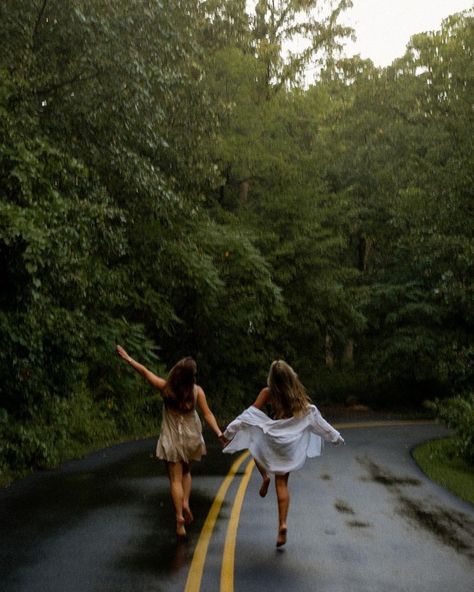 Aesthetic Dancing In The Rain, Day Rain Aesthetic, Aesthetic Dancing, Rain Photos, Rainy Photoshoot, Photography Rain, Film Edit, Rain Aesthetic, Rain Pictures