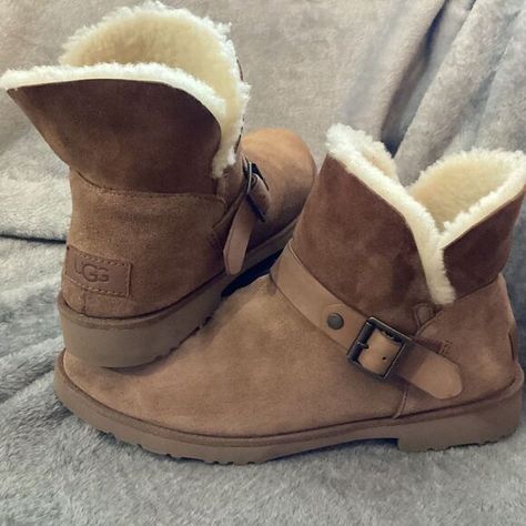 UGG BUCKLE SHORT CHESTNUT SUEDE SHEEPSKIN WOMEN'S BOOTS SIZE US 9 Comfortable Boots, Buckle Boots, Ugg Shoes, Low Heels, Chestnut, Women's Boots, Womens Boots, Buckle, Boots