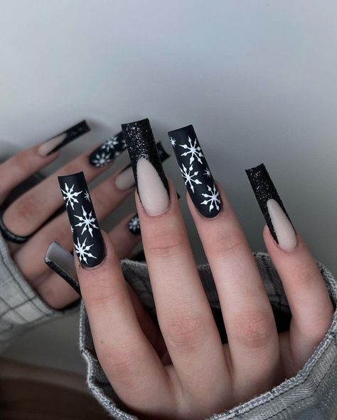 Knit Nail Art, Christmas Nails Dark, Dark Christmas Nails, Black Christmas Nails, Nails For 2023, Nail Noel, Cute Almond Nails, Christmas Nails 2023, Fab Nails