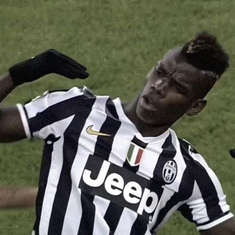 Pogba Aesthetic, Pogba Pfp, Pogba Juve, Paul Pogba Juventus, Soccer Pfp, Pogba Juventus, Football Players Photos, Dark Skin Men, Paul Pogba