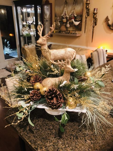 Christmas Deer Decorations, Reindeer Decor, Deer Figurines, Christmas Flower Arrangements, Glam Christmas, Christmas Table Centerpieces, Christmas Floral Arrangements, Reindeer Decorations, Christmas Decor Inspiration