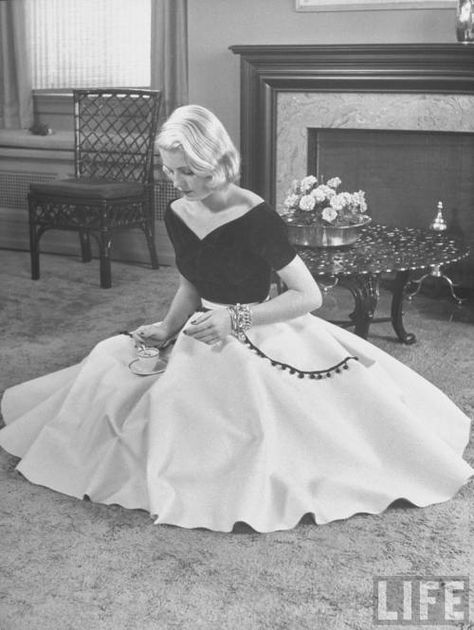 Nina Leen, Dress Sites, Black Velvet Top, Casual Day Dresses, Velvet Top, Romantic Dress, 60s Fashion, Velvet Tops, Vintage Girls