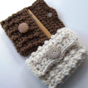 Bead Stitch Gift Card Case ~ #FreeCrochetPattern Yarn Box, Crochet Coin Purse, Bead Stitch, Crochet Phone Cases, Motifs Perler, Stitch Gift, Card Pattern, Crochet Bags Purses, Crochet Items