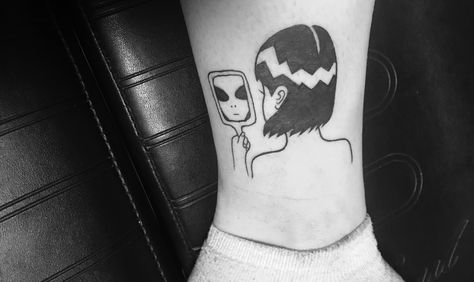 Reflection Tattoo Mirror, Alien Tattoos For Women, Female Alien Tattoo, Alien Hand Tattoo, Otherworldly Tattoo, Mirror Tattoos For Women, Alien Pinup Tattoo, Simple Trippy Tattoos, Trippy Alien Tattoo Ideas