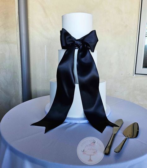 Black bow wedding cake. Perfect touch to such an elegant wedding. . . . . #weddingcakes2024 #weddinginsta #blackbowweddingcake #weddinginstagram #weddingseason2025 #weddingcake2025 #weddingdetails ##weddingcakedesign #weddingcakeinspo #temecualwedding #temeculaweddingcake #riversidecountywedding #inlandempireweddingcakes White Wedding Cake With Black Accents, Wedding Cake With Black Ribbon, Black Bow Wedding, Bow Wedding Cake, Bow Wedding Cakes, Bow Wedding, White Wedding Cake, Black White Wedding, County Wedding