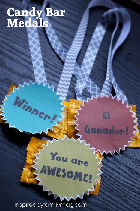 Our Favorite Family Night Games and Candy Bar Medals Candy Medals, Family Night Games, Family Reunion Banners, Homemade Carnival Games, Olympic Crafts, Summer Camp Games, Reunion Games, Night Games, Award Ideas