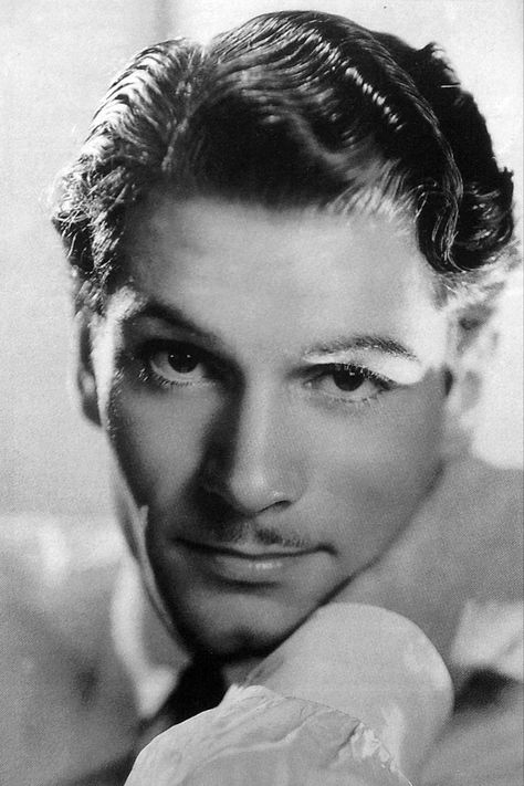 #laurenceolivier Lawrence Olivier, Face Practice, Laurence Olivier, Hollywood Men, Holy Moly, Alain Delon, British Actors, Old People, Golden Age Of Hollywood