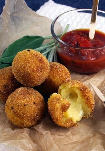 Polenta Fritta, Party Cooler, Polenta Recipes, Fried Food, Polenta, Finger Food, Appetizer Snacks, Savoury Food, Dumplings