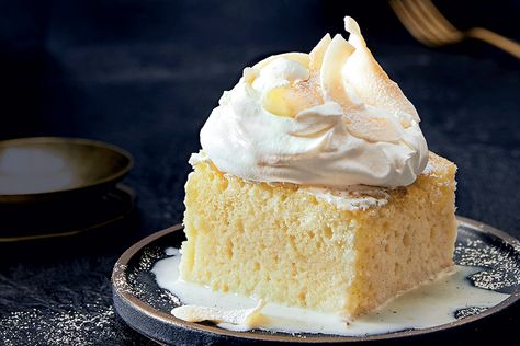 American Desserts Traditional, Coconut Tres Leches Cake, Coconut Tres Leches, American Dessert, Leche Cake, Cake Coconut, Tres Leches Cake Recipe, Leches Cake, American Cake