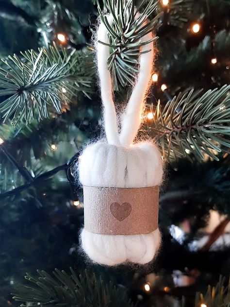 Add a cozy and creative touch to your Christmas tree with this handmade knitting ornament, crafted from 100% merino wool. Perfect for knitters and holiday enthusiasts alike, this mini yarn ball ornament is available in classic red or white and is wrapped with a recycled cardboard band featuring an engraved heart. Whether you're decorating your tree or gifting a special handmade piece, this ornament will bring warmth and festive charm to any home. Product Features: * Material: 100% merino wool, r Gifts For Knitters And Crocheters, Yarn Christmas Ornaments, Yarn Ornaments, Knit Christmas Ornaments, Knitting Christmas, Yarns Ornaments, Eco Friendly Holiday, Christmas Crafts To Make, Unique Christmas Trees