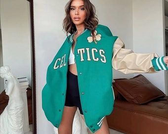 Boston Celtics Outfit Woman, Celtics Outfit Women, Celtics Game Outfit Women, Celtics Outfit, Boston Celtics Outfit, Nba Wife Aesthetic, Nba Wife, Boston Celtics Basketball, Wife Aesthetic