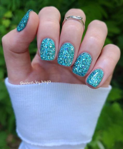 Aqua Blue Glitter Nails, Glitter Dip Powder Nails Ideas, Teal Glitter Nails Acrylic, Aqua Glitter Nails, Sparkly Teal Nails, Teal Sparkle Nails, Teal Nails With Glitter, Sparkly Dip Nails, Teal Glitter Nails