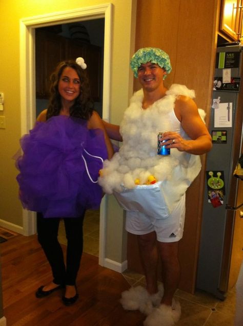 Diy Loofah Costume, Loofah Costume, Carnaval Make-up, Couples Costumes Creative, Best Couples Costumes, Cheap Halloween Costumes, Hallowen Costume, Homemade Costumes, Creative Costumes