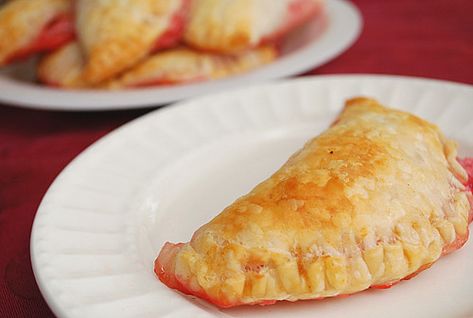 Cream Cheese Empanadas, Breakfast Corner, Cheese Empanadas, Pie Maker, Fried Pies, Mini Pie, Empanadas Recipe, Strawberry Cream Cheese, Strawberry Cream