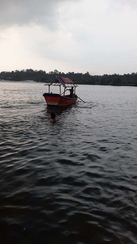 River Boat Aesthetic, Aesthetic River, Rainy Photography, Stormy Waters, Rainy Day Aesthetic, Day Aesthetic, River Photography, Scenery Nature, Close Up Photography