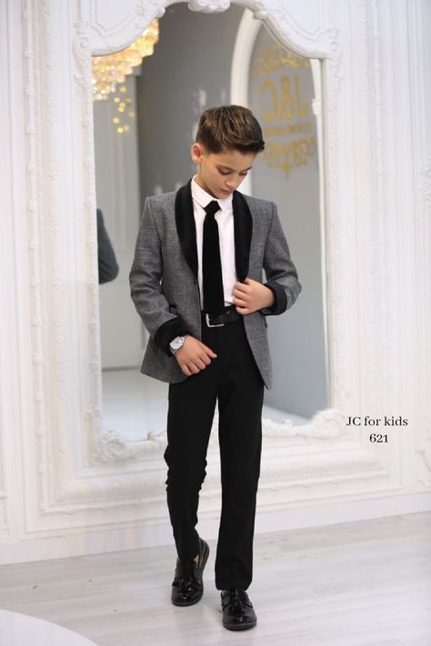 Rich Boy Outfits, Formal Boys Outfit, Boy Outfits Aesthetic, Marriage Clothes, Mens Fashion Magazine, Kids Formal, New York Outfits, Kids Studio