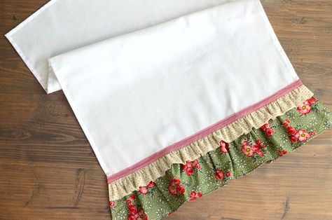 How to Make a Ruffled Tea Towel Sewing Tutorial on Bombshell Bling Diy Ruffled Dish Towel, Sewing Ruffles Tutorial, Sewing Ruffles Easy, Kitchen Towel Boas Pattern, Diy Soap Pouches, Fabric Rufflel Throw Blanket, How To Make Ruffles, Tea Towels Crafts, Decorative Tea Towels