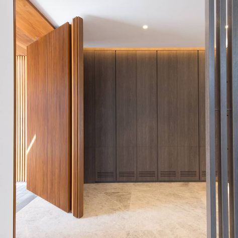 Stema on Instagram: “A bulked up teak fin pivot door we made earlier this year.  Designed by JL Design Consultants Made by #stemafurniture #sharkfin #aerofoil” Pivot Doors Entry, Japanese Door, Pivot Door, Wooden Front Door Design, Walnut Doors, Wooden Front Doors, Integrated Handles, Timber Door, Door Design Interior