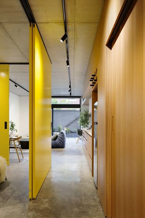 Coppin Street Apartments / MUSK Architecture Studio Brick Apartments, Walk Up Apartment, Architecture Baroque, Modern Appartement, Sliding Wall, Hallway Designs, Hallway Design, Mid Modern, Australian Architecture