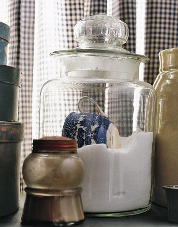 ~ love the idea of using vintage tea cups as scoops in glass jars ~ what a pretty use for an orphan cup that is still beautiful ~ Inexpensive Decor, Country Antiques, Ideas Hogar, Tea Cups Vintage, White Decor, Decorating On A Budget, Vintage Tea, Country Kitchen, Glass Jar