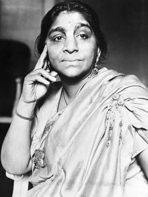 Women Freedom Fighters of India: 25 Fierce and Fearless Warriors Sarojini Naidu Poems, Women Freedom Fighters, Sarojini Naidu, Women Freedom, Freedom Fighters Of India, Indian Freedom Fighters, Indian Legends, The Nightingale, The Road Not Taken