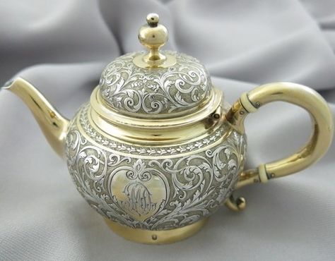 Silver Teapot, Cuppa Tea, Silver Tea, Coffee Pots, Teapots And Cups, Antique Tea, Tea Pots Vintage, Tea Art, My Cup Of Tea