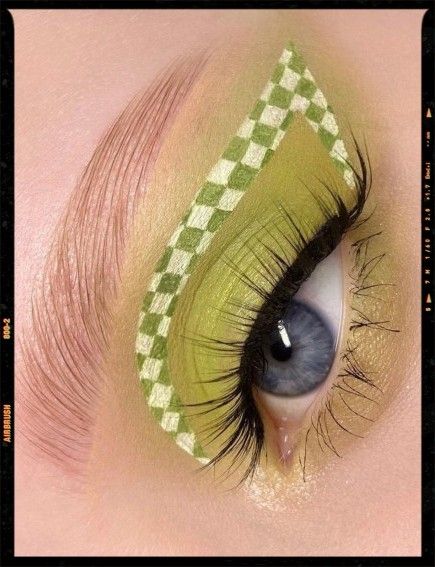 Checkered Makeup Look, Plaid Makeup Look, Checkered Eye Makeup, Checkered Eyeliner, Checkerboard Makeup, Pastel Green Makeup, Green Graphic Liner, Sick Makeup, Makeup Looks To Recreate