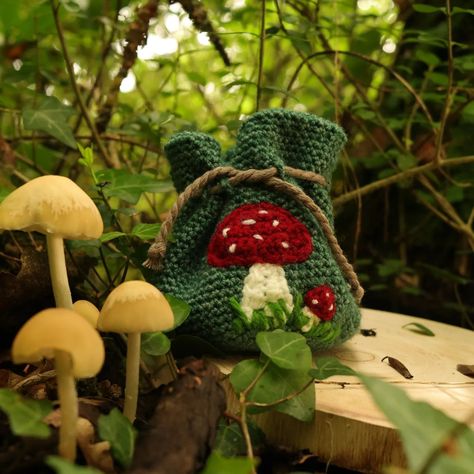 🍄🌳Mushroom belt bag🌳🍄 The cutest pouch, with so many advantages, hear me out: 🔸️Mushroom-themed (need I say more...?) 🔸️Adorable dice bag 🔸️A must-have to go on an adventure, or to go foraging ✨️🌻 🔸️Perfect accessory to bring at Ren Faires! 🔸️Can store id papers/credit card/money AND phone, all at once!!! (as long as your phone is not the size of a tablet tho haha!) So, convinced? >:)✨️ Available in my Etsy shop! 🇲🇫●●●●●●● 🍄🌳Sac de ceinture champignon🌳🍄 Le mini sac le plus cute, avec te... Mushroom Belt, Mushroom Pouch, Mushroom Bag, Dice Bag, Say More, Go On, Belt Bag, The Cutest, Must Haves