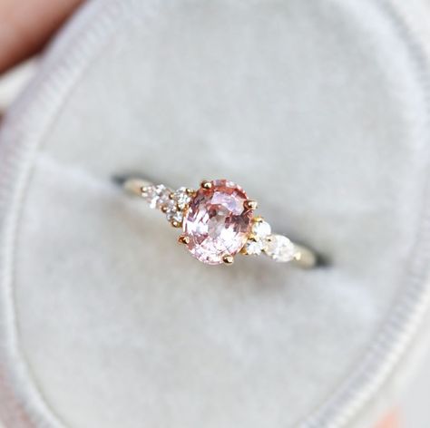 Peach Engagement Ring, Sapphire Ring Rose Gold, Pink Engagement, Pretty Engagement Rings, Oval Sapphire Ring, Pink Engagement Ring, Pink Sapphire Ring Engagement, Engagement Ring Oval, Peach Sapphire