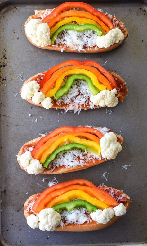 French Bread Pizzas, Food Art For Kids, St Patricks Day Food, Rainbow Food, Easy Food Art, French Bread, Fun Kids Food, Raw Food, Toddler Meals