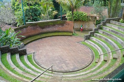 Ideas for the Nono House amphitheater... Amphitheater Architecture, Hang Out, Outdoor Stage, Urban Landscape Design, Outdoor Theater, Landscape Architecture Design, Outdoor Classroom, School Garden, Outdoor Learning