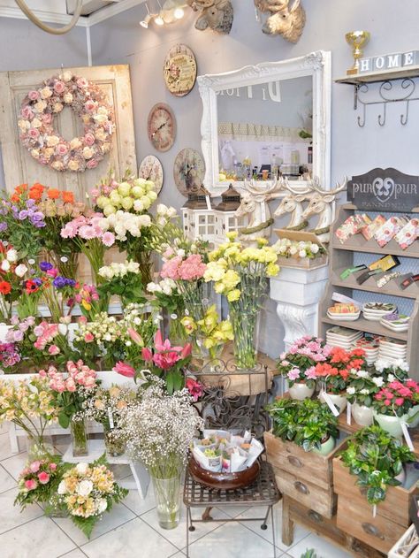 florist window display ideas | 25+ best ideas about Flower Shop Interiors on Pinterest | Florist shop ... Florist Window Display, Flower Shop Display, Display Visual Merchandising, Flower Shop Interiors, Flower Shop Decor, Flower Shop Design, Portfolio Illustration, Dancer Photography, Motion Wallpapers