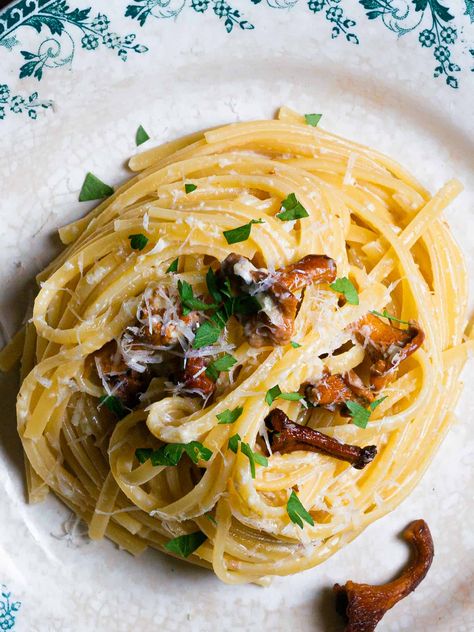 Chanterelle Mushroom Pizza, Chanterelle Mushroom Pasta, Chantrell Mushrooms Recipes Pasta, Wild Chanterelle Mushroom Recipes, Mushroom Campanelle, Golden Chanterelle Recipes, Chanterelle Mushrooms Recipes, Chanterelle Recipe, Chanterelle Pasta Recipe