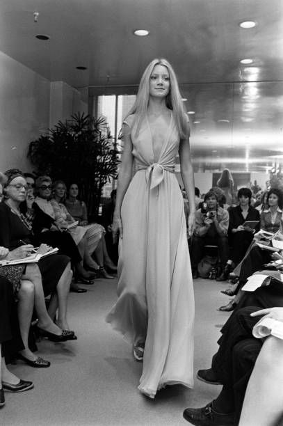 Halston 1970s, Halston 70s, 70s Halston, 1970s Halston, 70s Fashion Icons, Halston Vintage, 70s Glamour, People Brand, Elsa Peretti