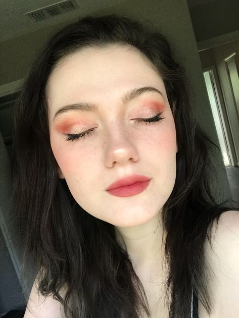 Peach Blush Makeup Look, Peach Eyeshadow Looks, Peach Blush Makeup, Toofaced Makeup, Coral Makeup, Peach Makeup, Orange Makeup, Orange Eyes, Natural Blush