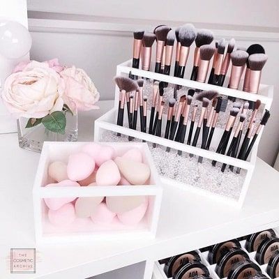 (paid link) Make up Organizing Hacks That'll Make You Feel So Makeup Organisers, Sponge Organizer, Living Apartment, Penyimpanan Makeup, Make Up Storage, Alat Makeup, Fishtail Braids, Brush Holders, Girl Bedrooms