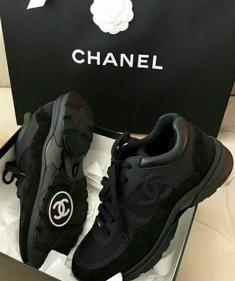 Chanel Boots, Chanel Sneakers, Dr Shoes, Chanel Cruise, Classy Shoes, Diane Kruger, Dad Shoes, 가을 패션, Dream Shoes