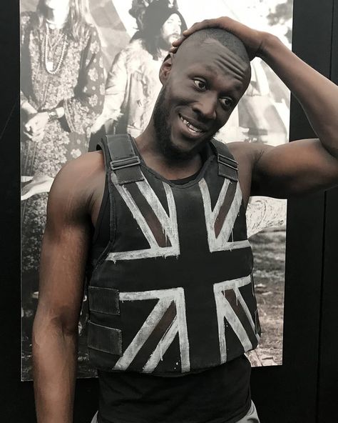 Stormzy's Banksy-designed Glastonbury stab vest is on ... - © COPYRIGHT dazeddigital.com -  #Stormzy #Banksy #Designed #Glastonbury #Stab #Vest Stormzy Rapper, Banksy Artwork, British Rappers, Uk Rap, Banksy Art, Glastonbury Festival, Vest Designs, Graffiti Artist, The Grim