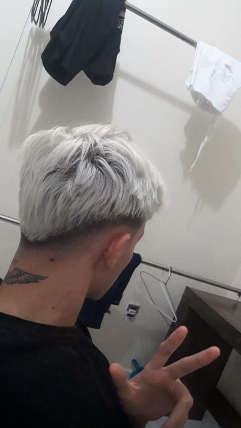 Grey Hair Boy, Platinum Blonde Hair Men, Highlights For Men, Silver Hair Men, White Hair Men, V Cut Hair, Cool Blonde Hair Colour, Dyed Hair Men, Mens Hairstyles Fade