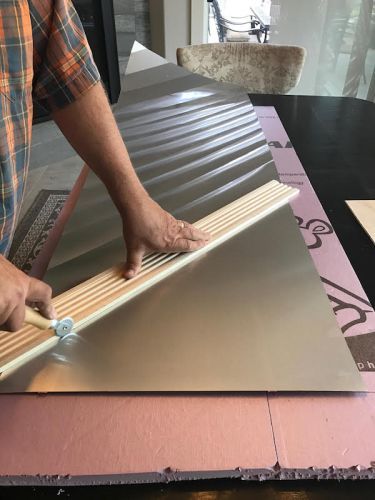 Making a faux stainless steel backsplash out of aluminum flashing for a vintage camper Rv Backsplash Ideas, Diy Kitchen Backsplash Cheap, Rv Backsplash, Backsplash Cheap, Easy Backsplash, Diy Tile Backsplash, Creative Backsplash, Rustic Backsplash, Rv Inspiration