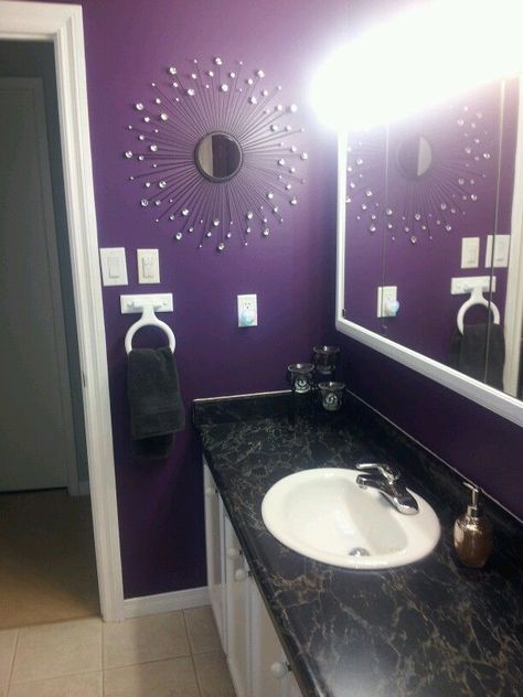 Bathroom Set Ideas, Purple Bathroom Accessories, Dark Academia Room Decor, Purple Bathroom Decor, Purple Bathroom, Academia Room, Purple Wall Decor, Primitive Bathrooms, Purple Bathrooms