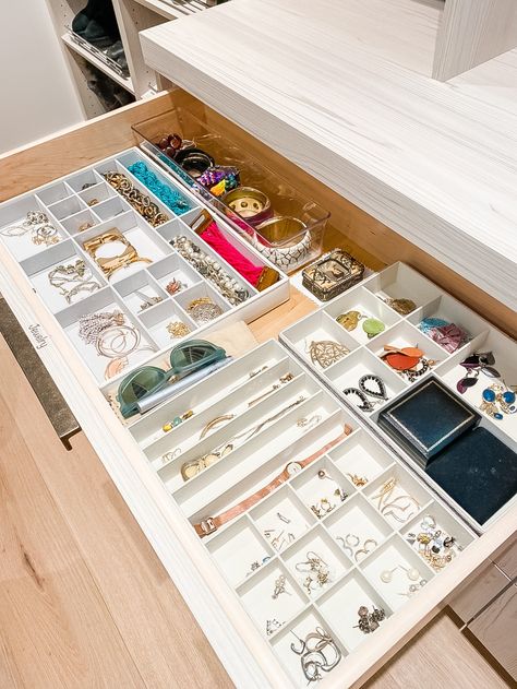 Jewellery Organizer Drawer, Jewelry Station In Closet, Dressing Table Drawer Organisation, Jewelry Drawers In Closet, Princess Diaries Closet, Dressing Table Organisation Ideas, Jewelry Cupboard, Jewellery Closet, Dressing Table Organisation